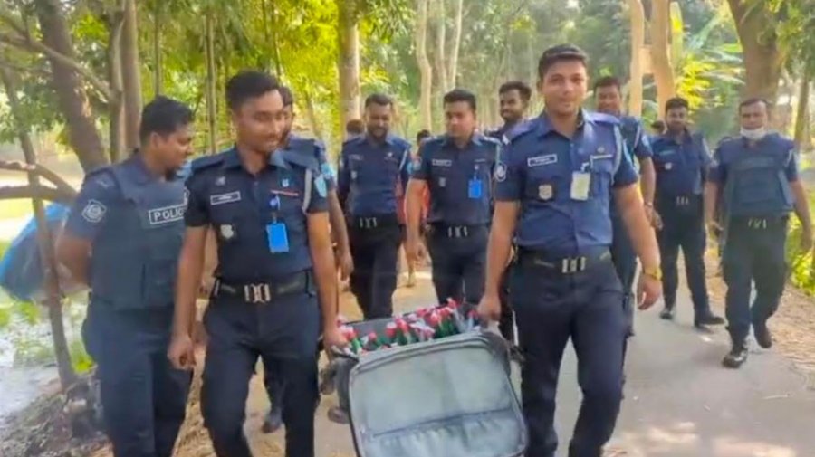 লাগেজভর্তি পেট্রোলবোমা উদ্ধার